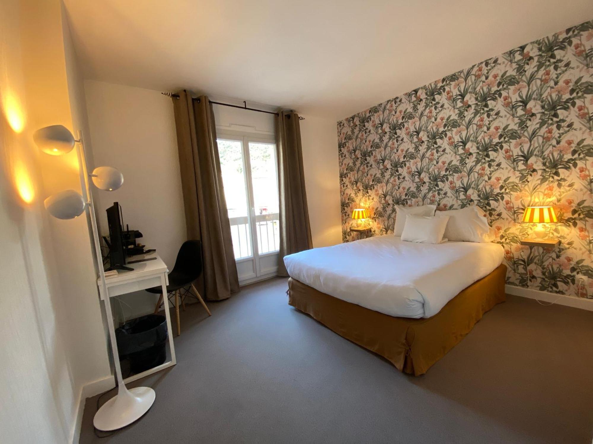 Logis Hotel Medieval, Montelimar Nord Rochemaure Eksteriør bilde