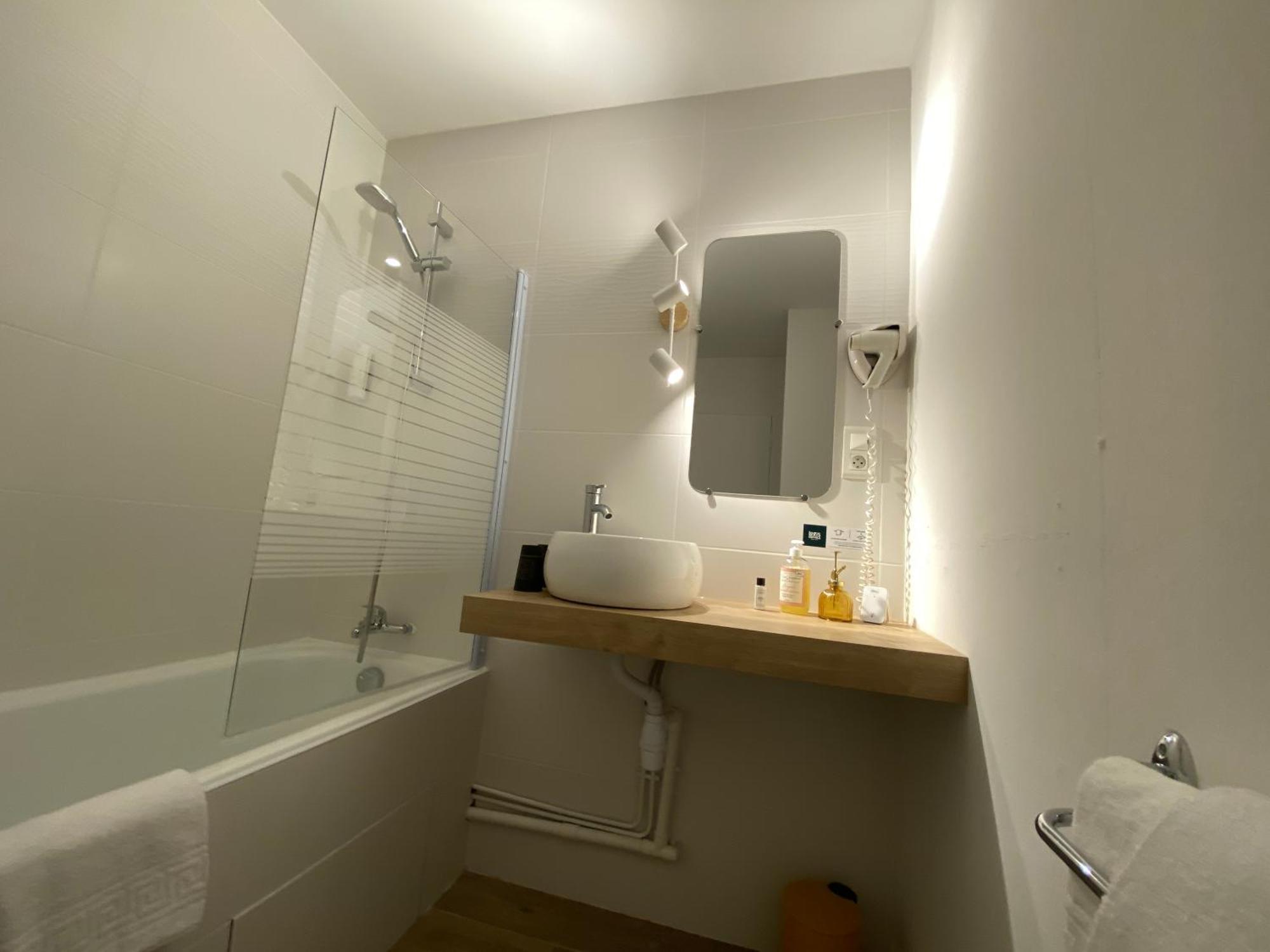 Logis Hotel Medieval, Montelimar Nord Rochemaure Eksteriør bilde