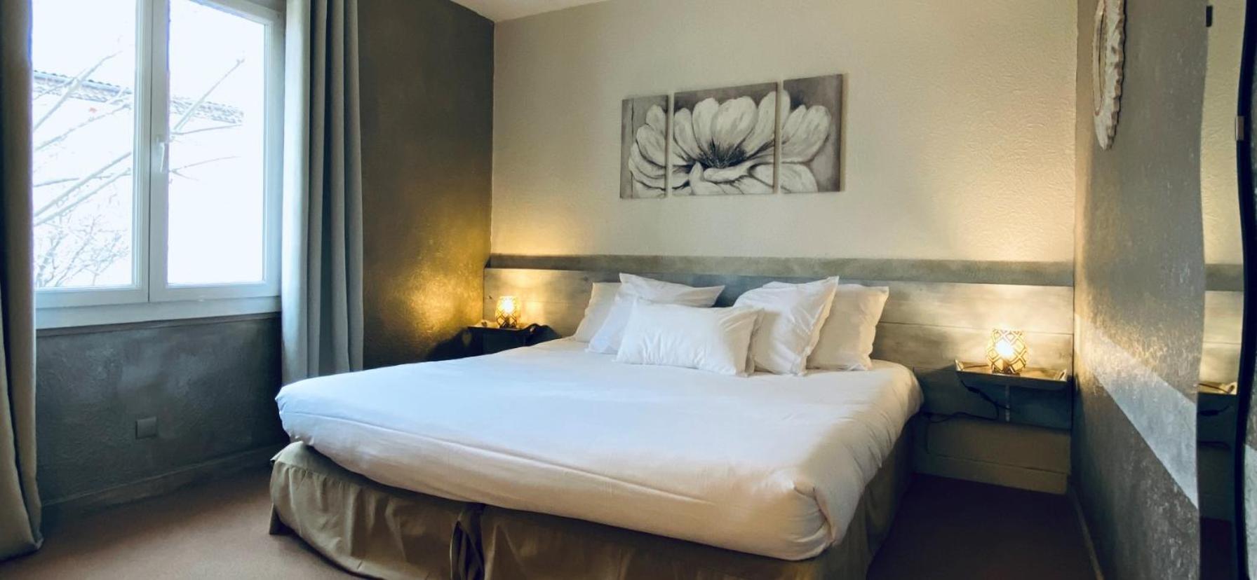 Logis Hotel Medieval, Montelimar Nord Rochemaure Eksteriør bilde