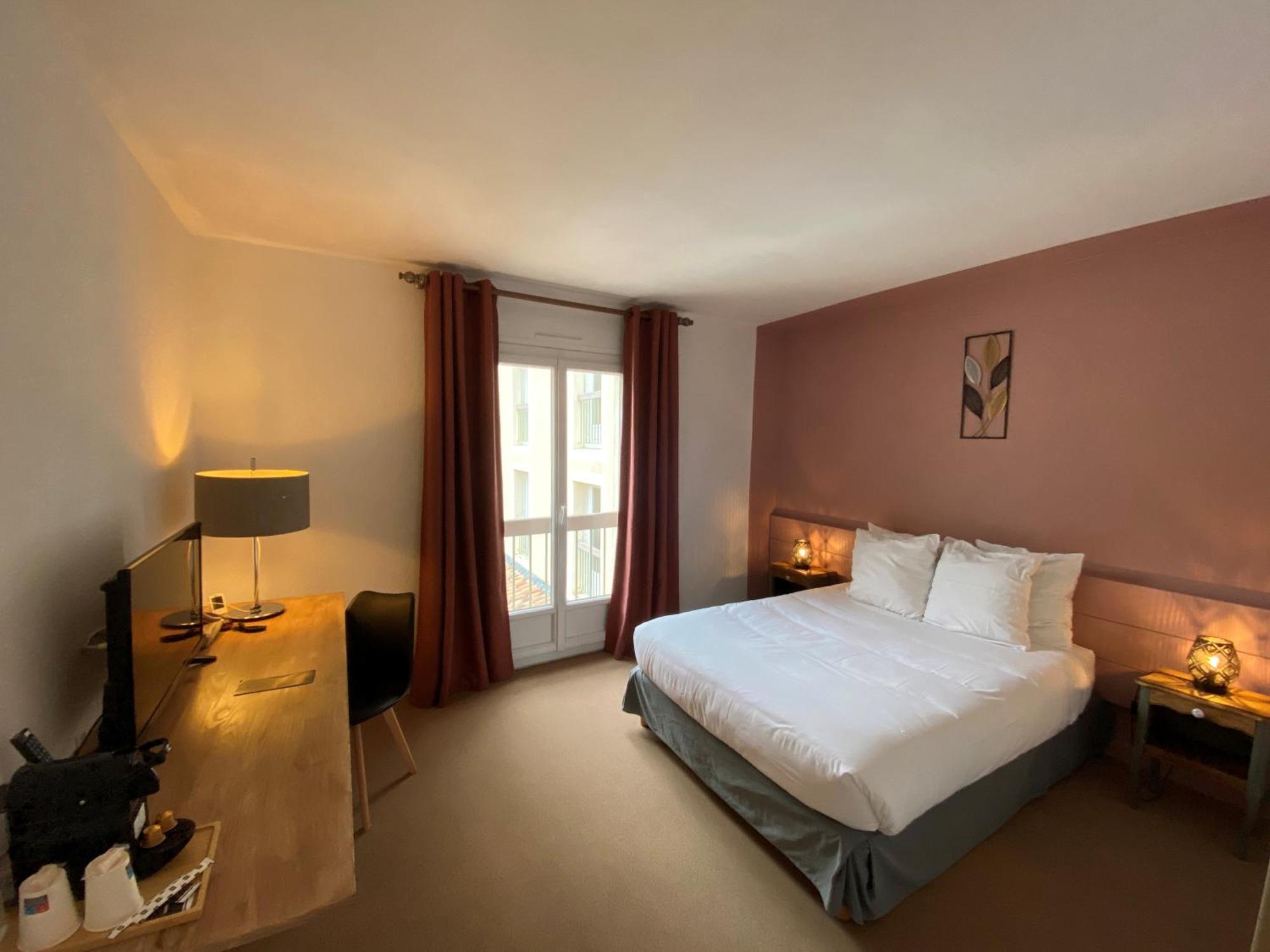 Logis Hotel Medieval, Montelimar Nord Rochemaure Eksteriør bilde